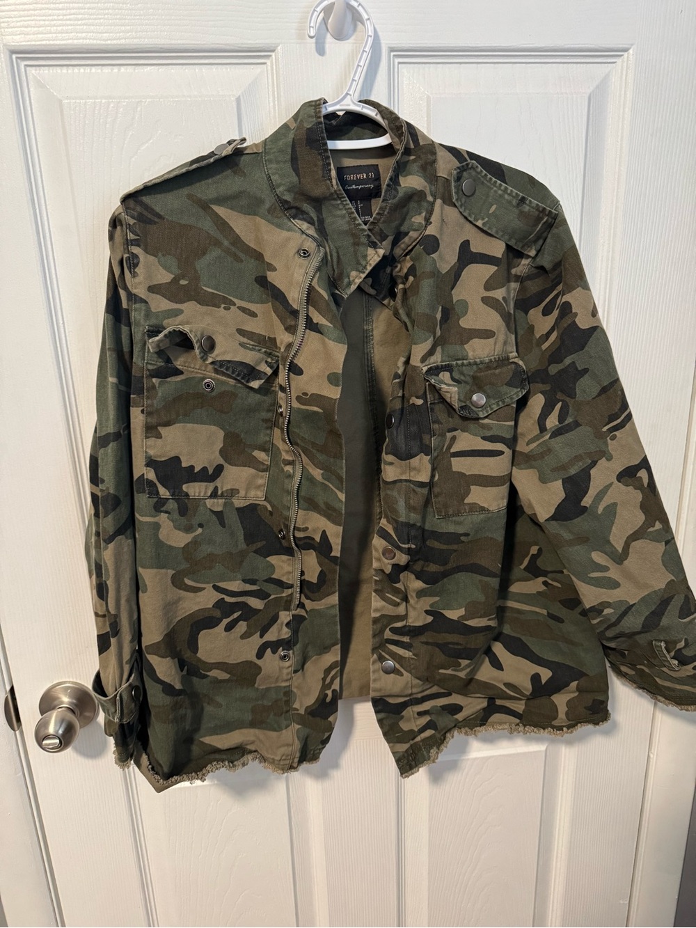Forever 21 Women’s Camo Utility Jacket - Green Camo